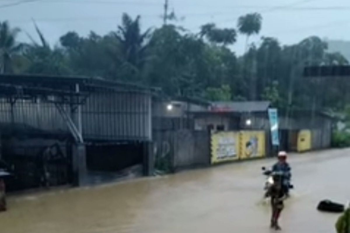 BMKG prakirakan hujan ringan hingga lebat diperkirakan landa sejumlah kota besar