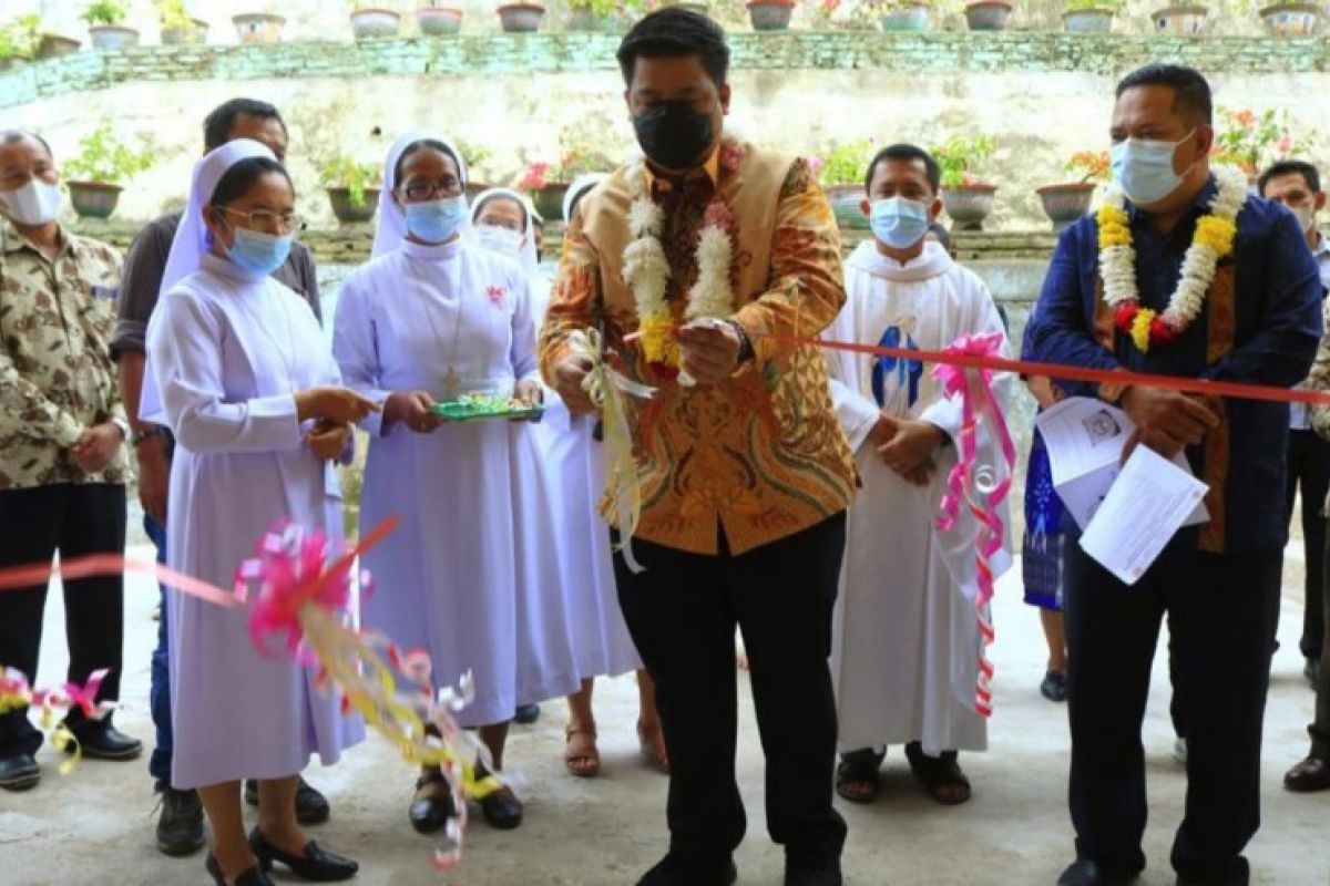 Bupati Samosir resmikan gedung  baru SMP RK Bintang Samosir Palipi