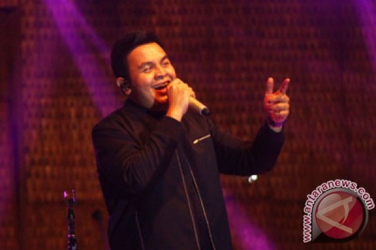 Tulus pecahkan rekor baru di Spotify lewat single hit "Hati-Hati di Jalan"