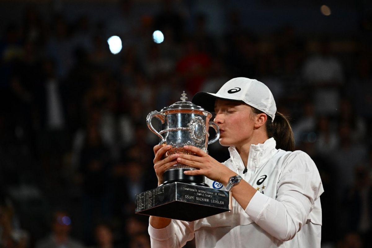Reaksi dunia tenis terhadap sukses Swiatek  juarai French Open