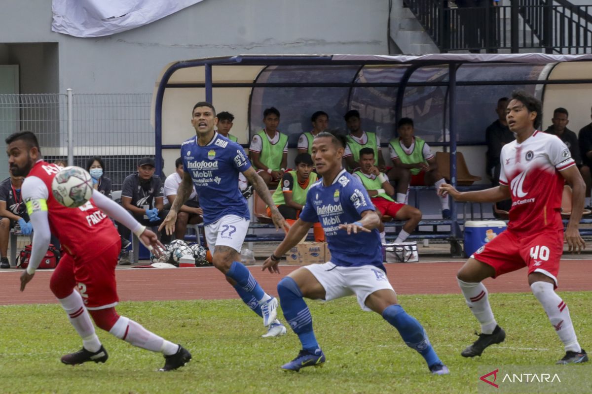 Walian  Ezra nilai permainan Persib Bandung terus membaik