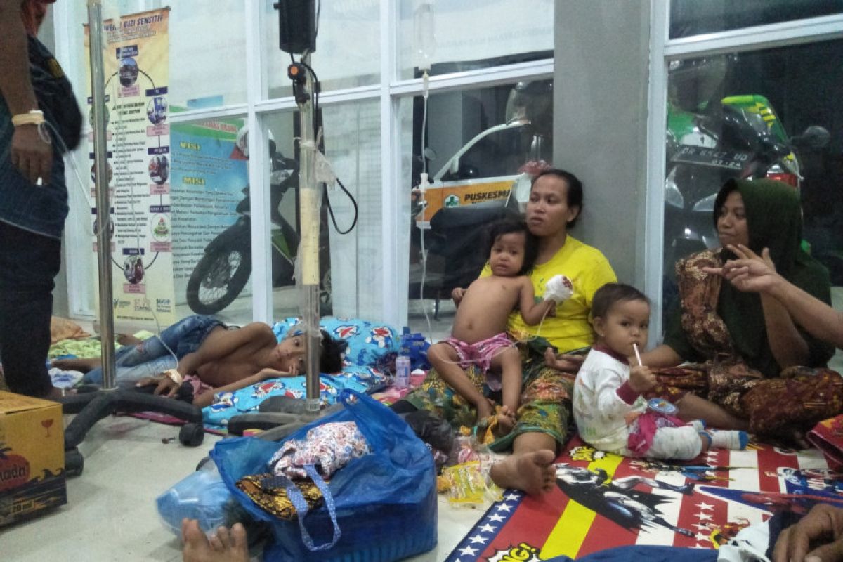 Puluhan warga di Lombok Tengah diduga keracunan setelah menyantap nasi bungkus