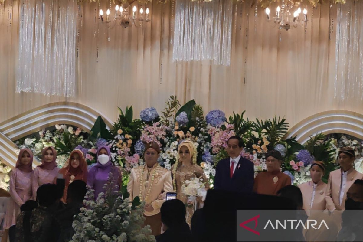 Presiden Jokowi hadiri pernikahan anak guru mengajinya di Sukoharjo
