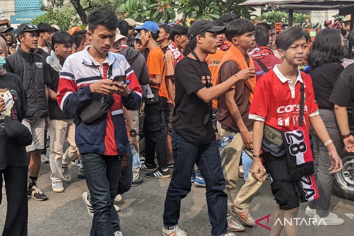 The Jakmania bersemangat sambut Persija di Patriot Candrabhaga