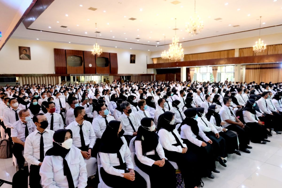 Sebanyak 882 guru PPPK diharapkan tingkatkan kualitas pendidikan di Surabaya