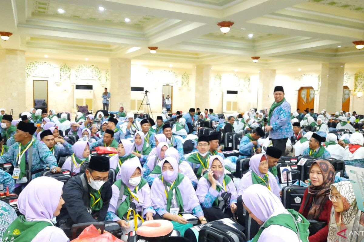 Pemberangkatan 21 calon haji Kabupaten Tangerang tertunda
