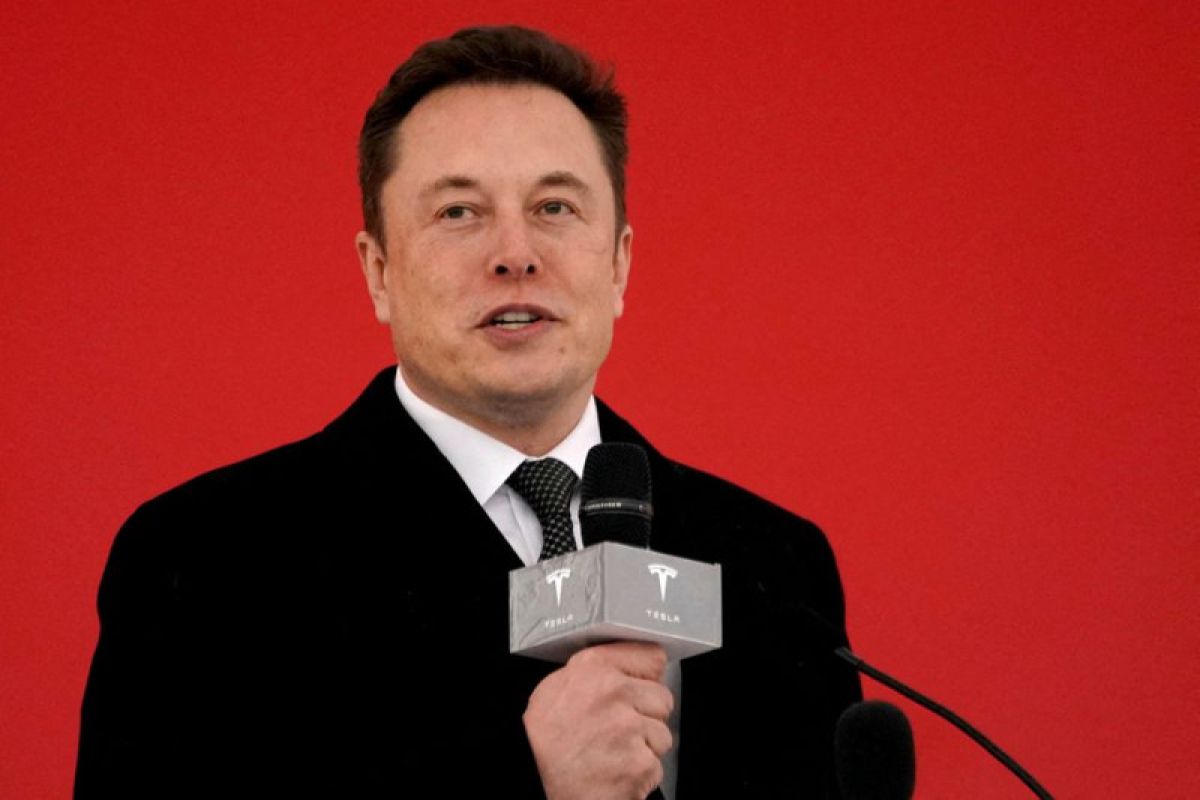 Elon Musk batal PHK karyawan Tesla, ada perubahan gaji