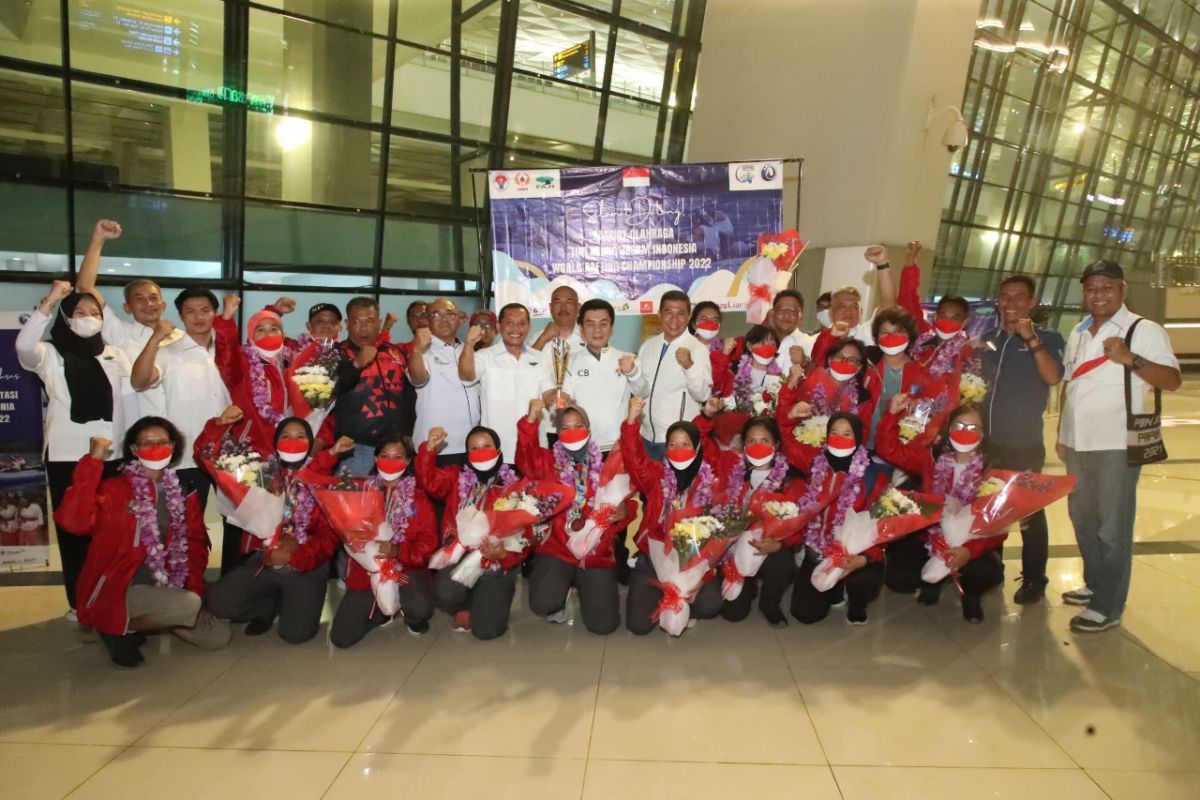 Tim putri juara dunia arung jeram tiba kembali di Tanah Air