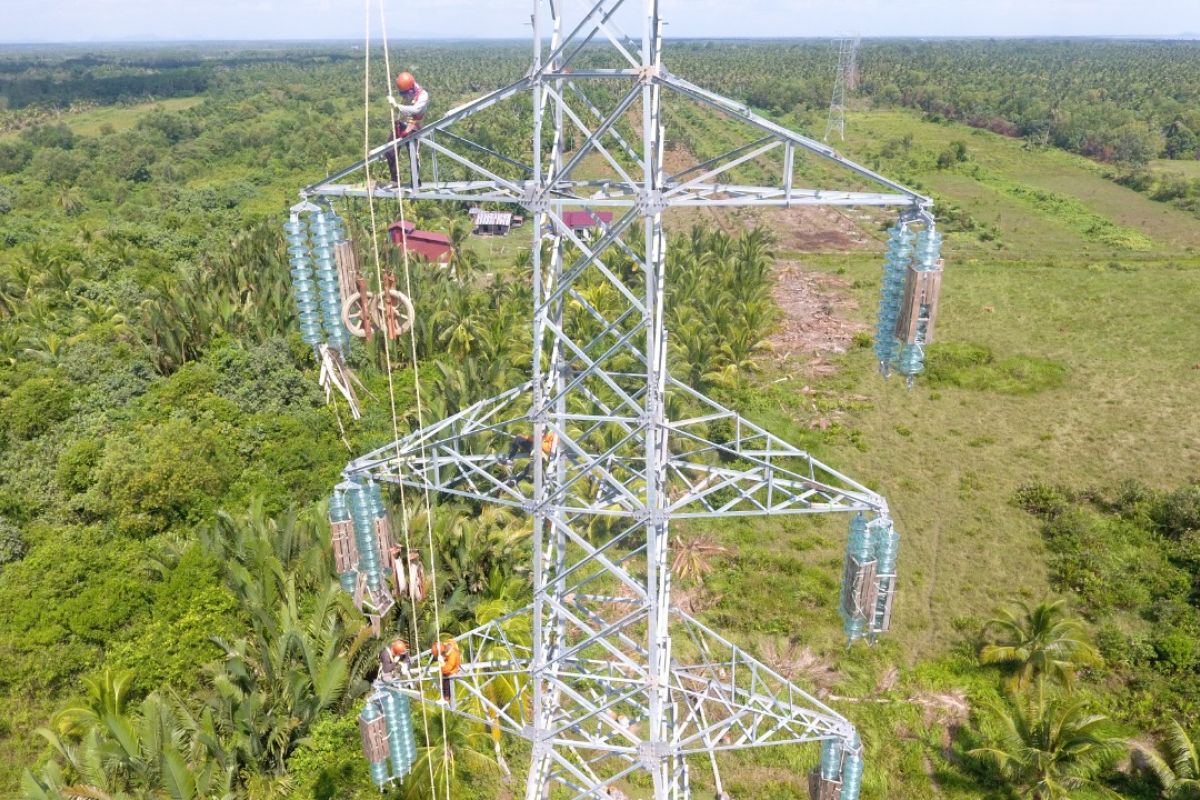 Pembangunan infrastruktur kelistrikan PLN sesuai aturan yang berlaku