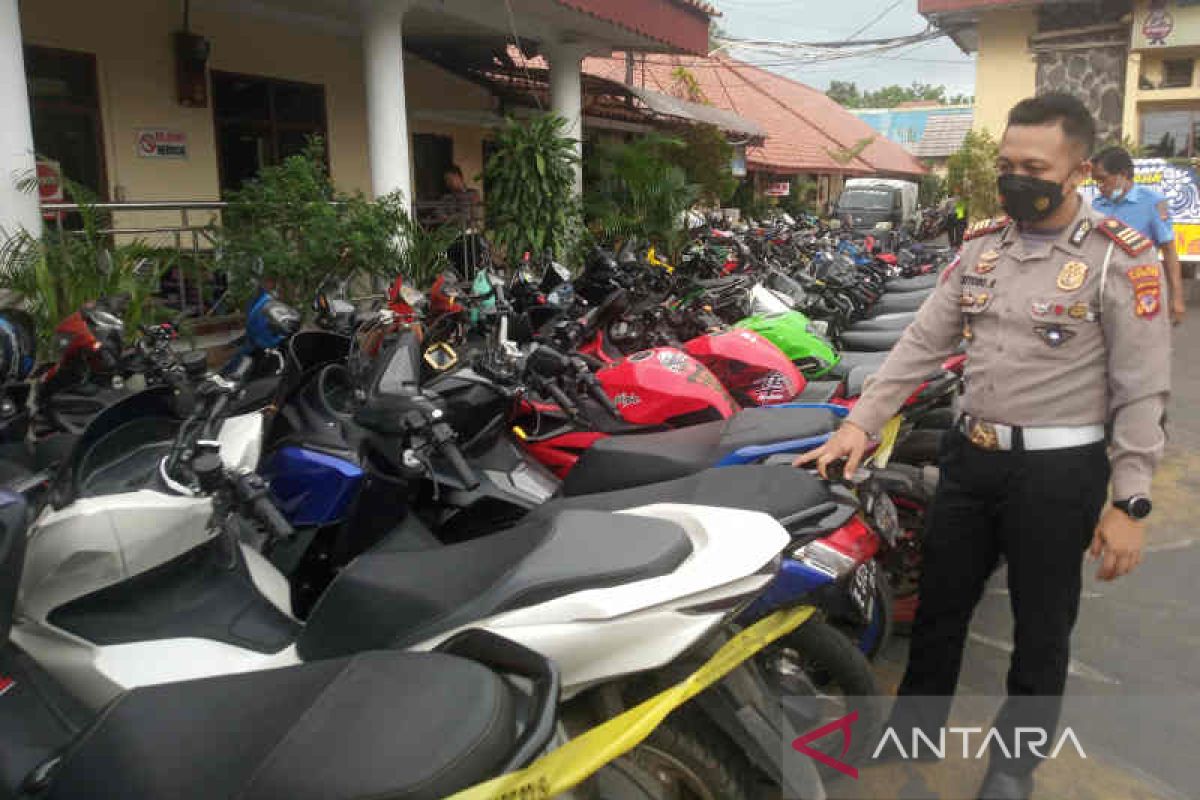 Polisi sita 90 sepeda motor berknalpot bising di Cirebon