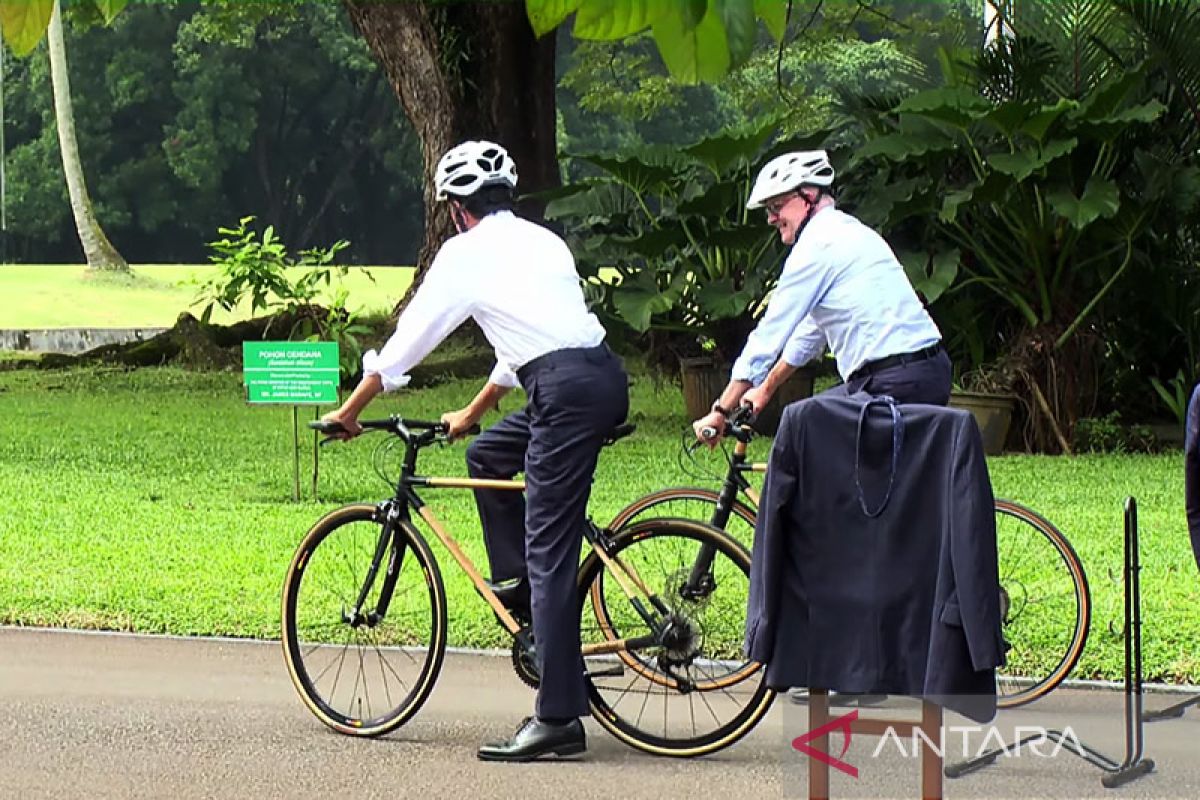 Presiden Jokowi ajak PM Australi menanam pohon dan naik sepeda bambu