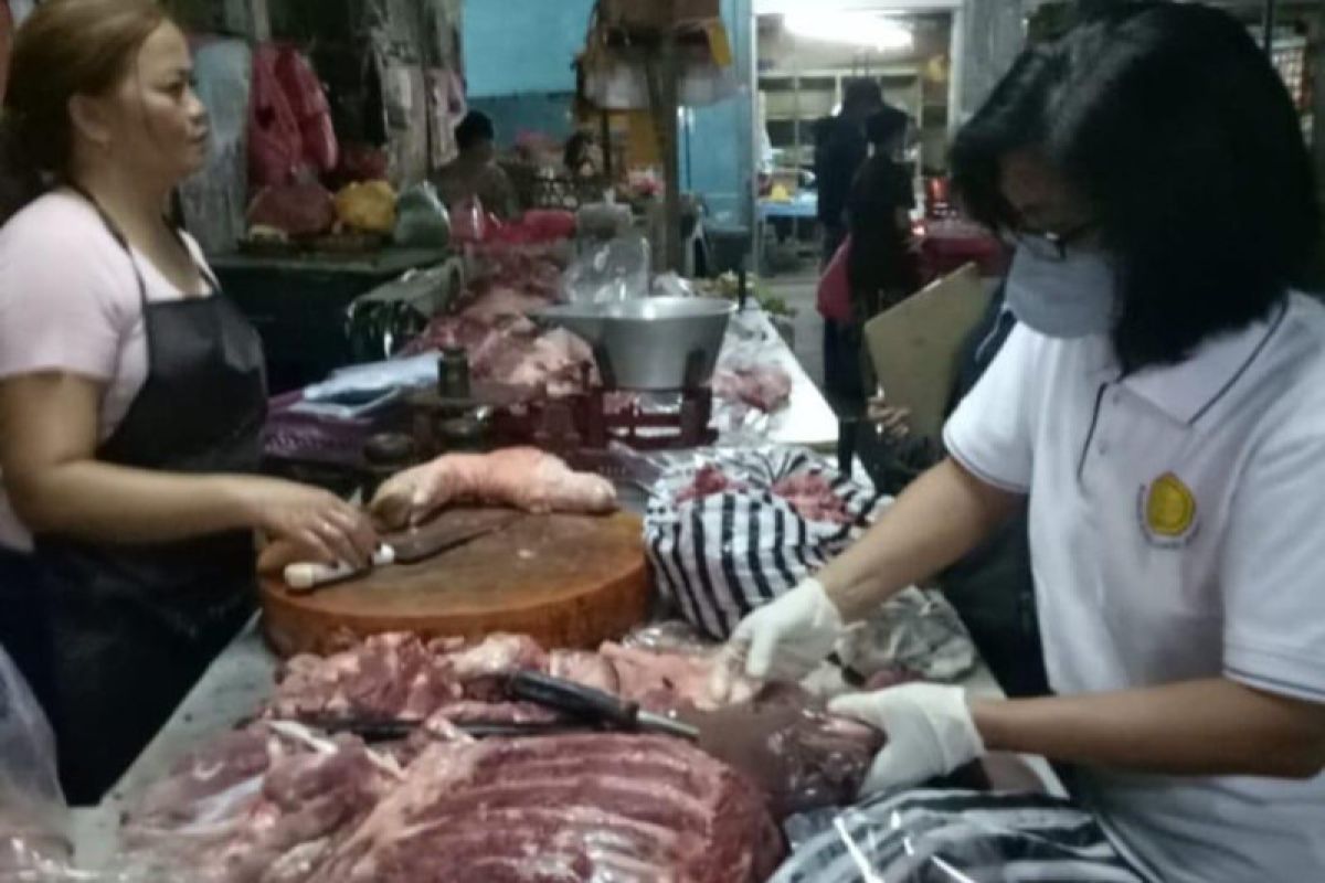 Jelang Galungan, Distan Denpasar cek kondisi daging babi di pasar