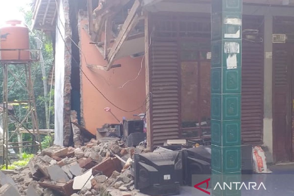 Bencana pergerakan tanah di Palabuhanratu Sukabumi kembali hancurkan rumah