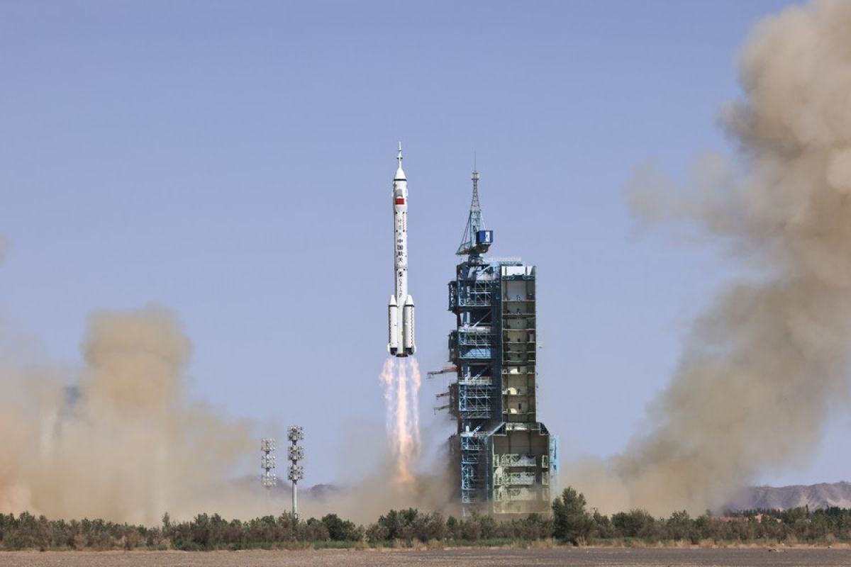 Keberhasilan China luncurkan Shenzhou-14 tarik perhatian dunia