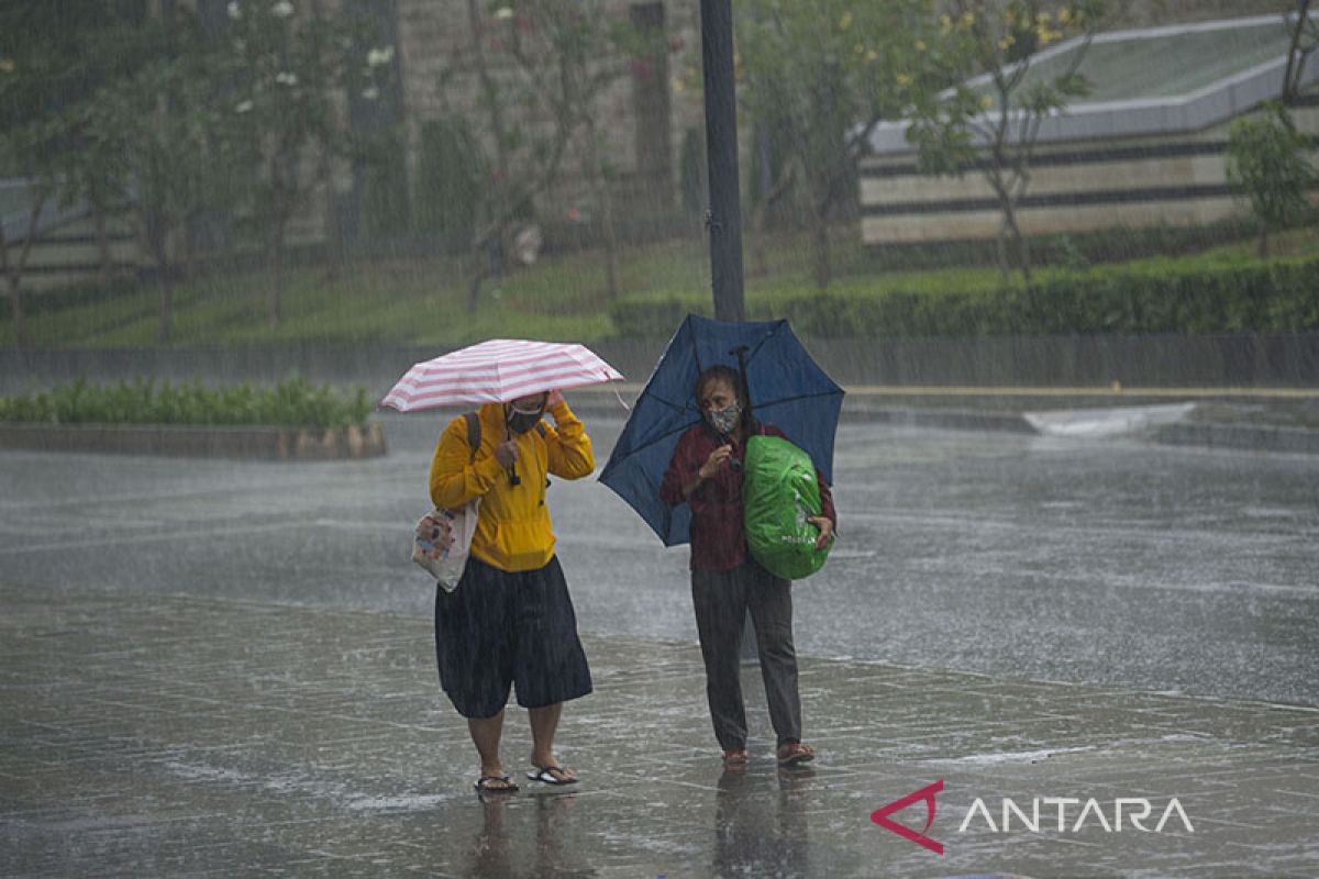 Kamis, seluruh Jakarta hujan ringan pada siang hari