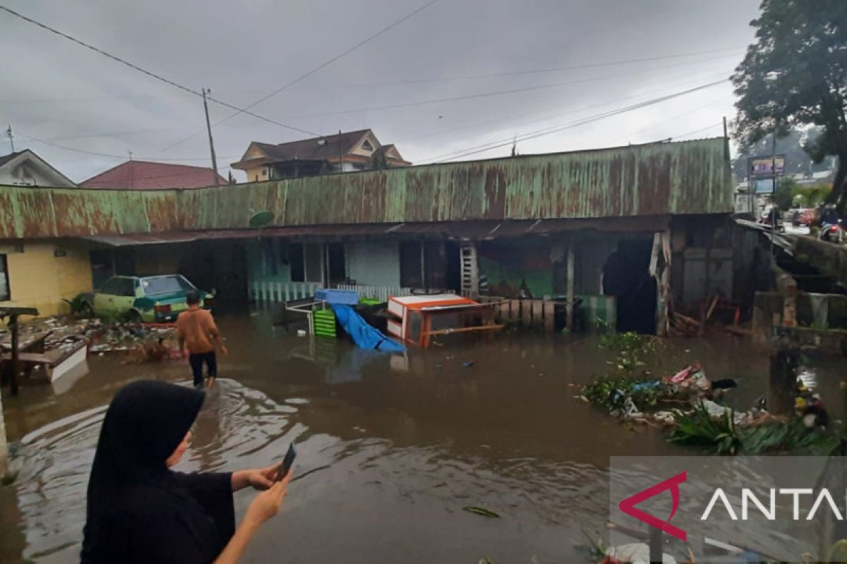 20 rumah terdampak banjir di Bukittinggi