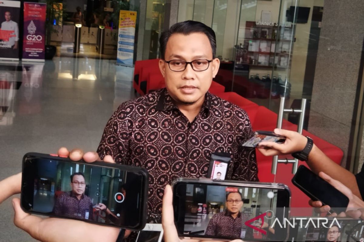 KPK periksa sejumlah pejabat terkait arahan Wali Kota Ambon, salah satunya Kadis Perindag