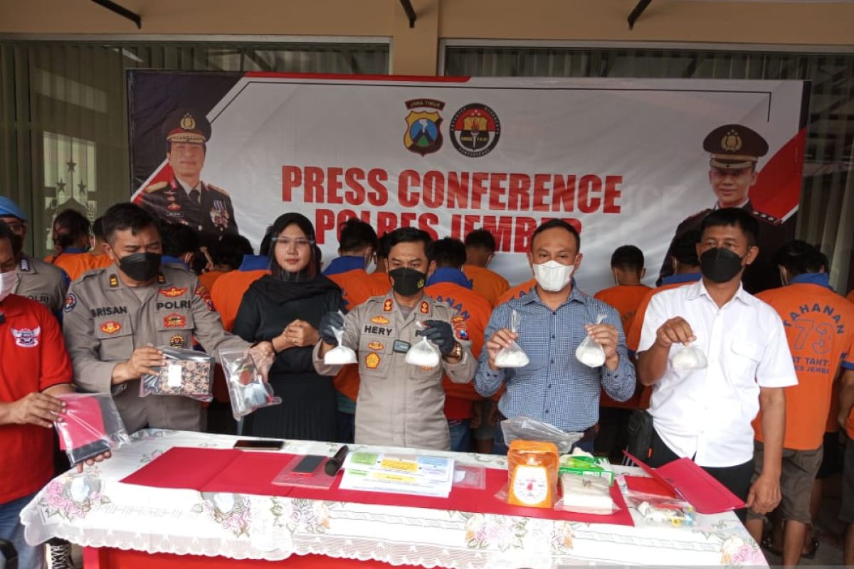 Tangkap dua bandar narkoba, Polres Jember sita 1,3 kilogram sabu-sabu