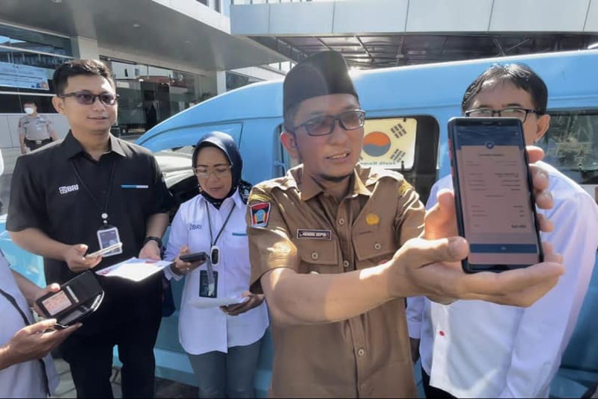 Angkot di Kota Padang terapkan pembayaran non-tunai QRIS
