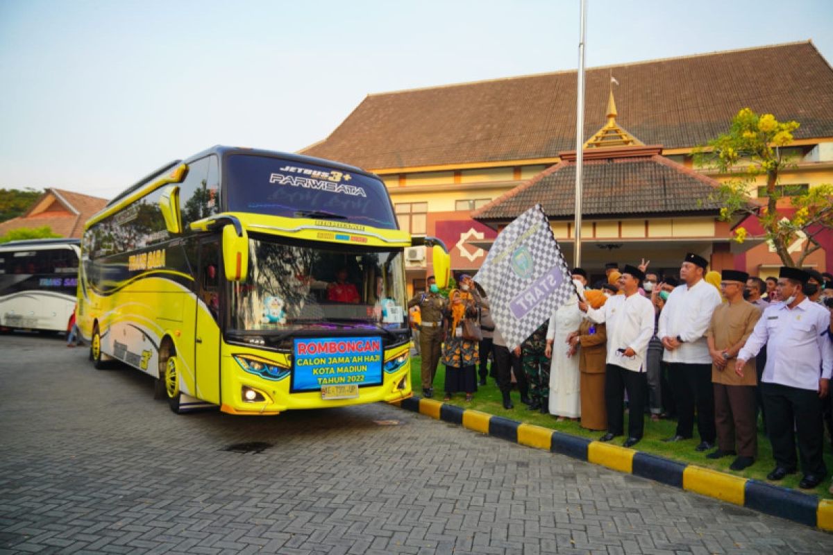 Lepas keberangkatan 90 calon haji, Wali Kota Madiun minta jamaah jaga kesehatan