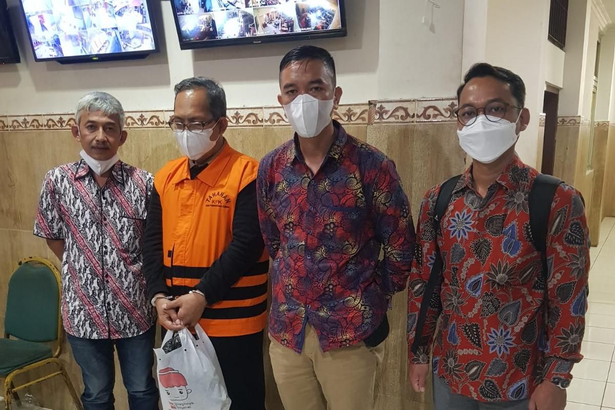 Hakim Itong mulai ditahan di Rutan Surabaya