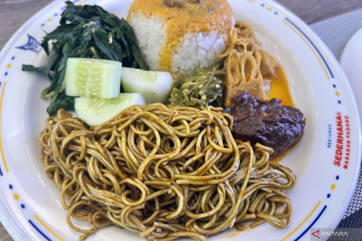 Cara baru makan rendang khas Padang