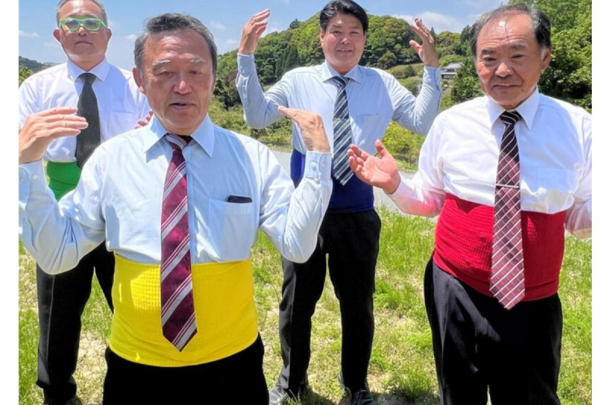 Grup pria paruh baya berjoget jadi sensasi TikTok di Jepang