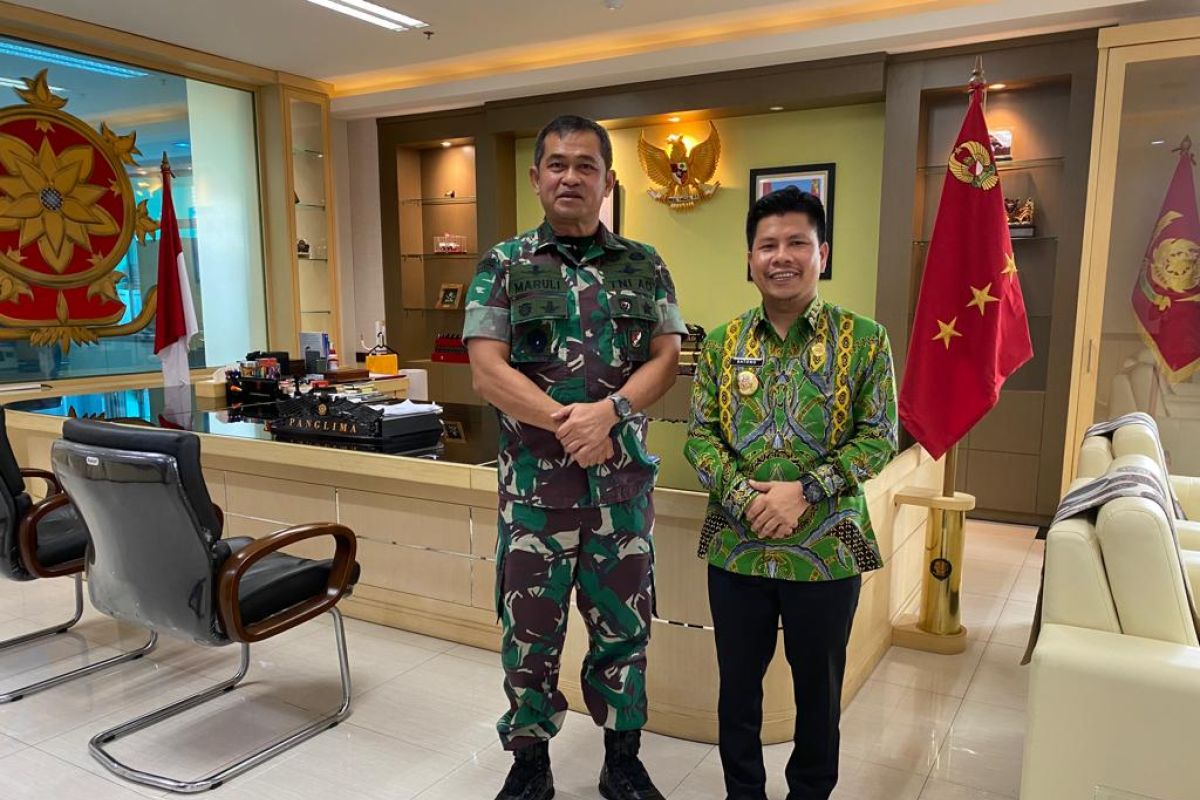 Bupati Satono silaturahmi dengan Letnan Jendral TNI Maruli Simanjuntak