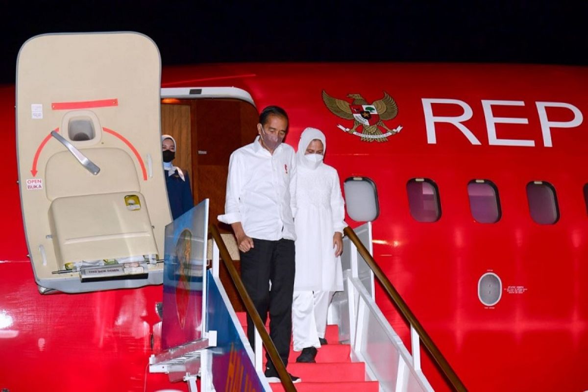 Presiden Joko Widodo mendarat  di Sulawesi Tenggara jelang kunjungan kerja