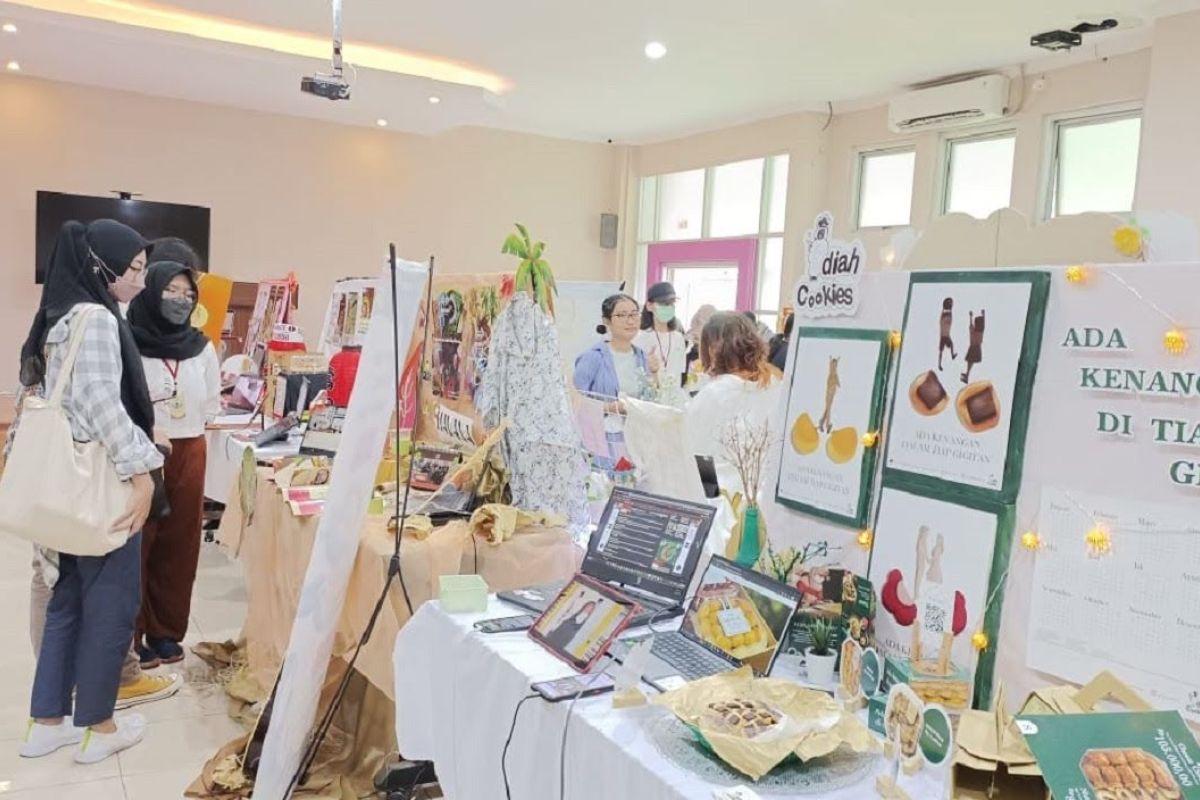 ITS ajak UMKM bangkit melalui pameran DKV Promosi Exhibition 2022