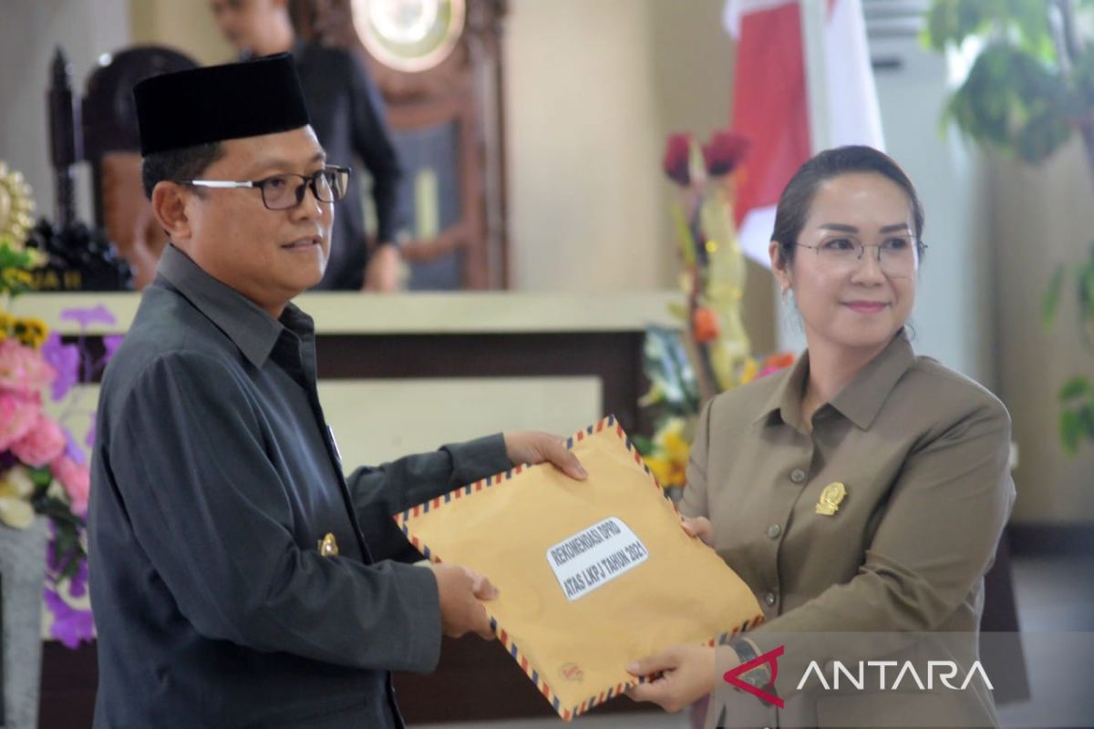 DPRD Gorontalo Utara serahkan rekomendasi LKPJ Bupati Tahun 2021