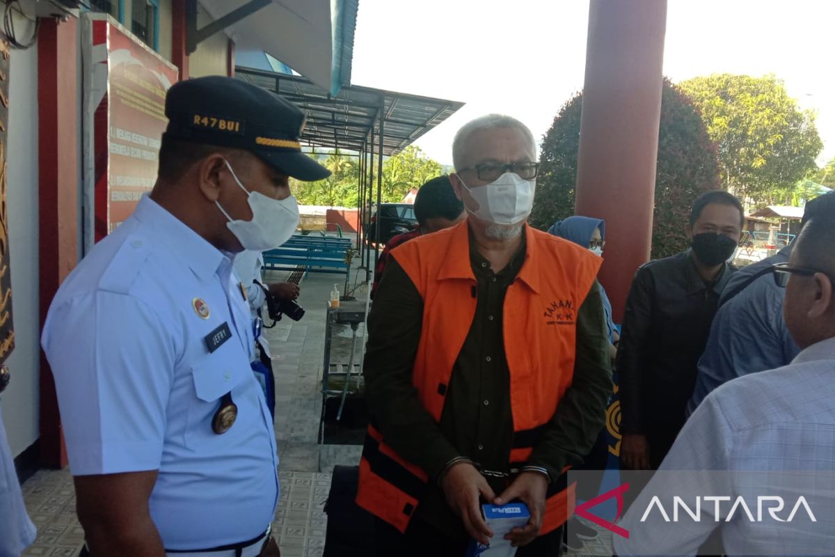 Dua tahanan KPK kasus korupsi Bursel tiba di Ambon, Tagop mendekam di Rutan Kelas IIA
