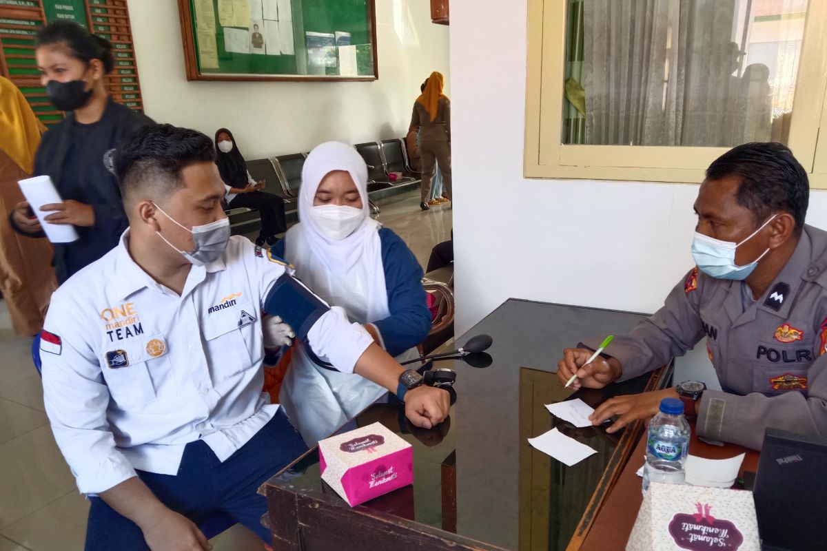 Polres Mukomuko gelar vaksinasi berhadiah minyak goreng