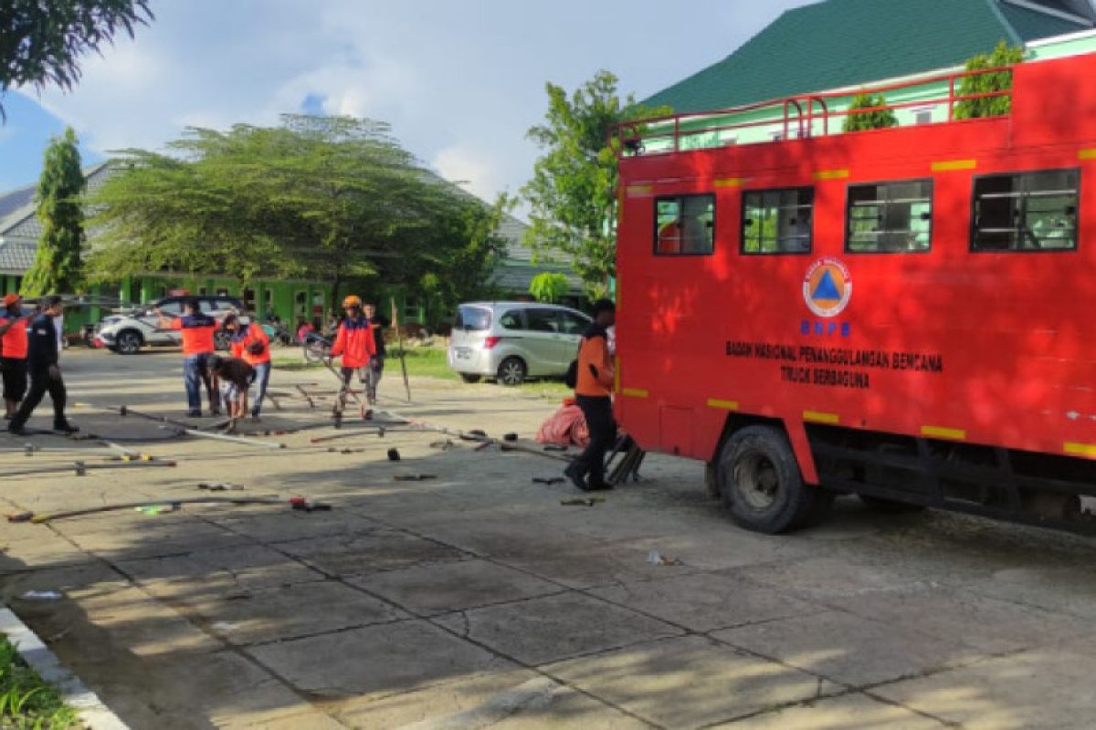 Pengungsi pascagempa Mamuju kekurangan tenda