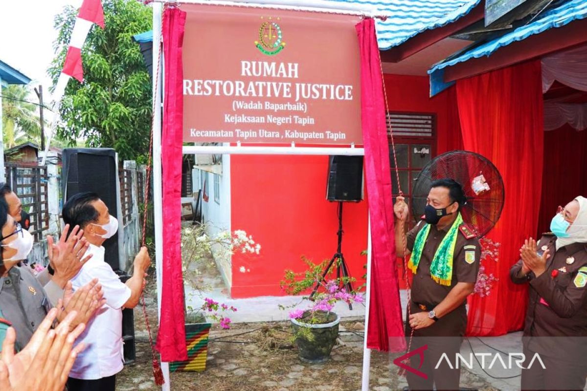 Kejati Kalsel resmikan tiga buah rumah restorative justice di Tapin