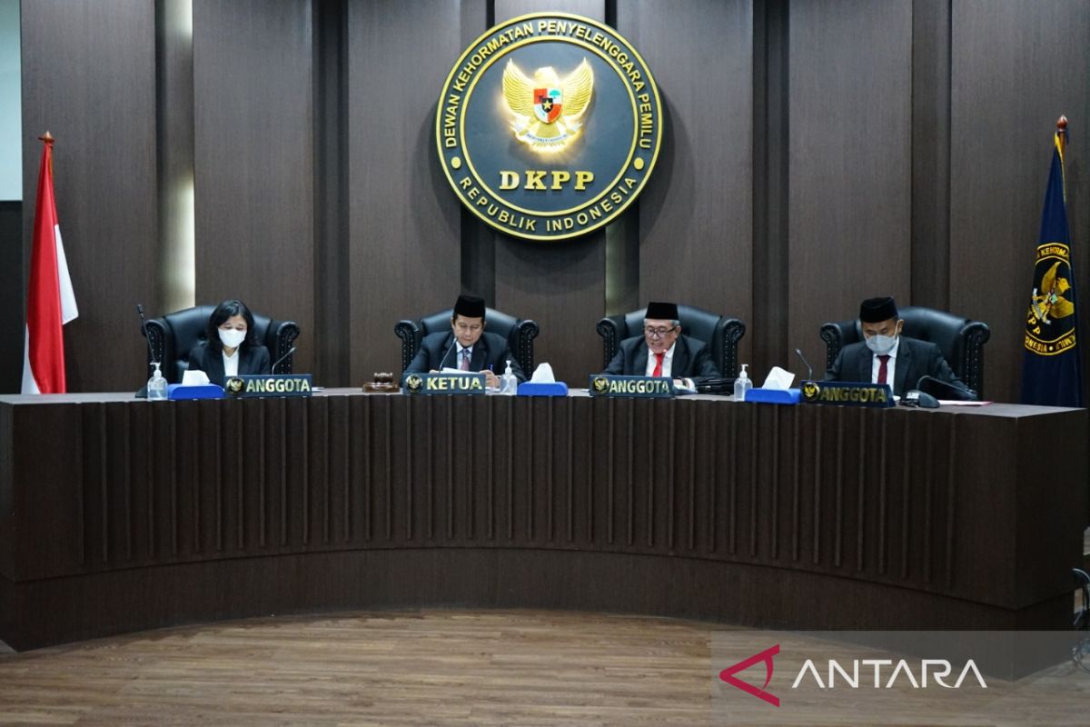 DKPP berhentikan anggota Bawaslu Pohuwato terlibat 