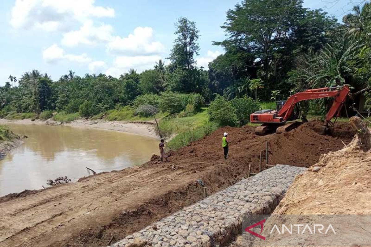 Kementerian PUPR perbaiki tanggul jebol cegah banjir di Aceh Utara