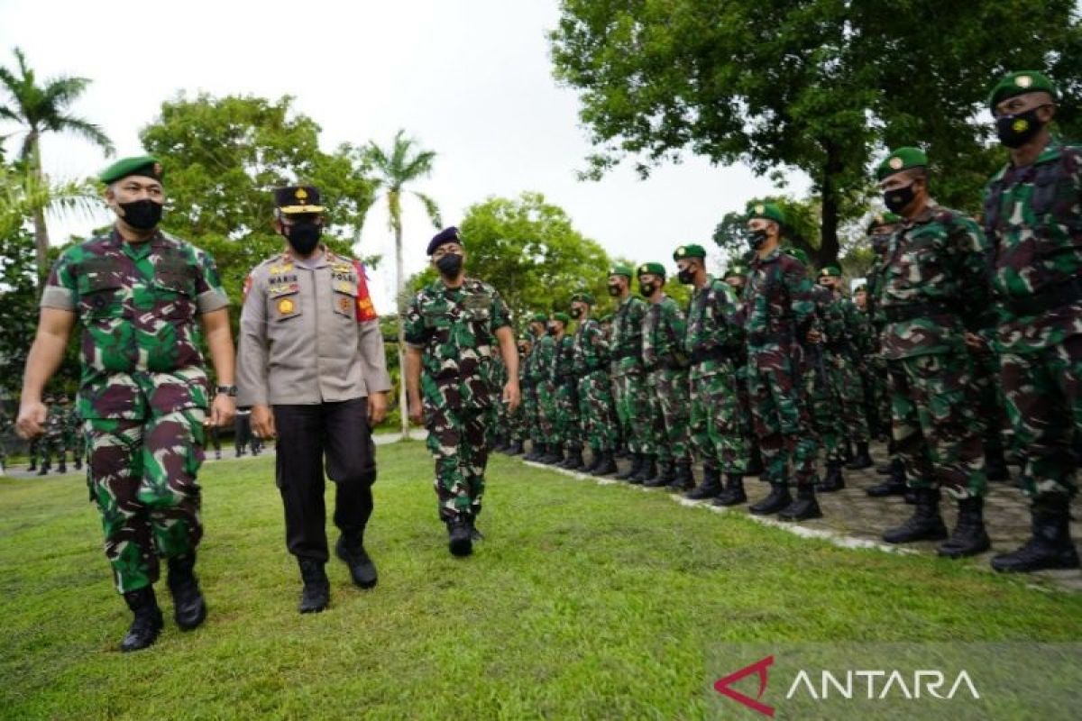 TNI-Polri siagakan 300 personel untuk kawal kedatangan presiden Joko Widodo di Kendari