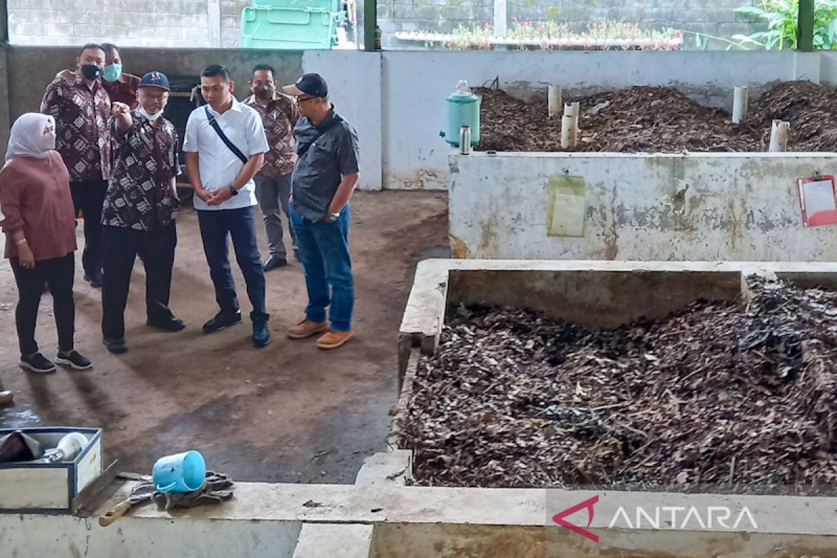 Giwangan Yogyakarta fermentasi sampah sisa pohon untuk pakan ternak