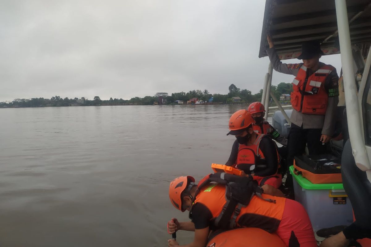 SAR cari penumpang kapal motor yang hilang di sungai Kapuas