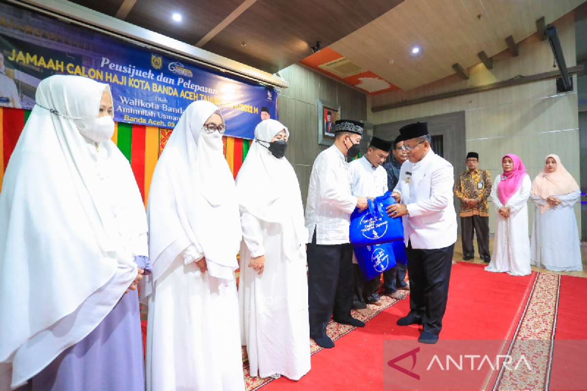 Wali Kota Banda Aceh lepas ratusan jamaah calon haji