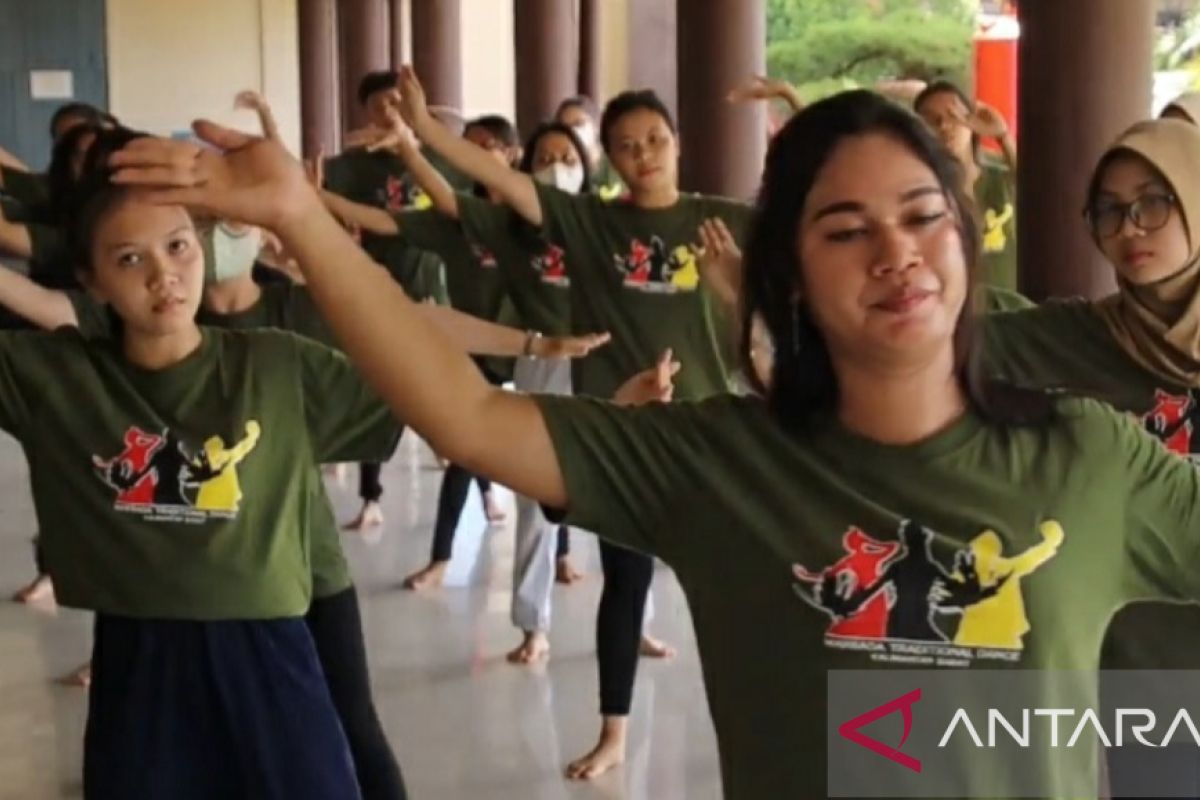 Museum Kalbar regenerasi ragam gerak Tari Bidayuh