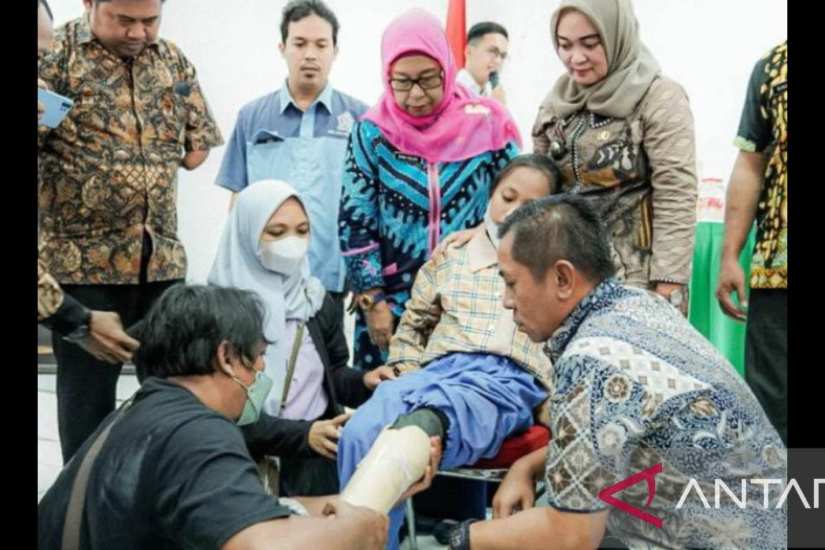 Pemkab Karawang salurkan ratusan alat bantu untuk penyandang disabilitas