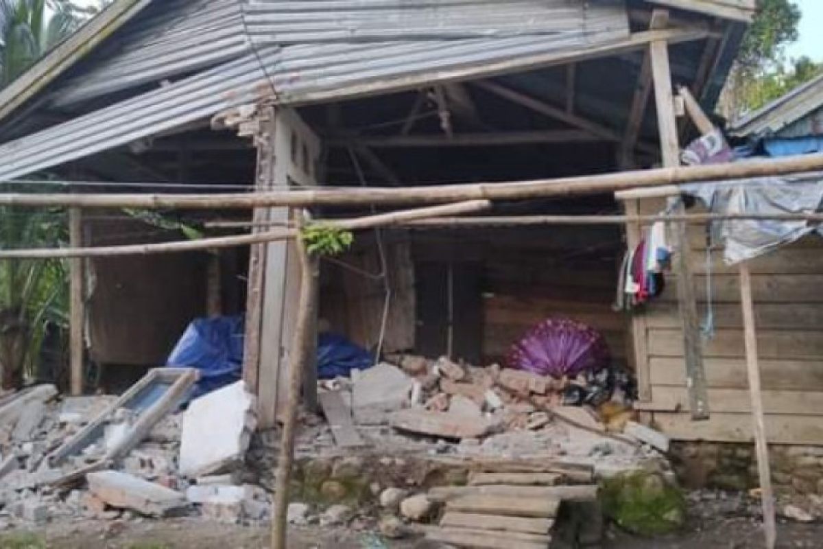 Setidaknya 70 rumah rusak akibat gempa di Mamuju