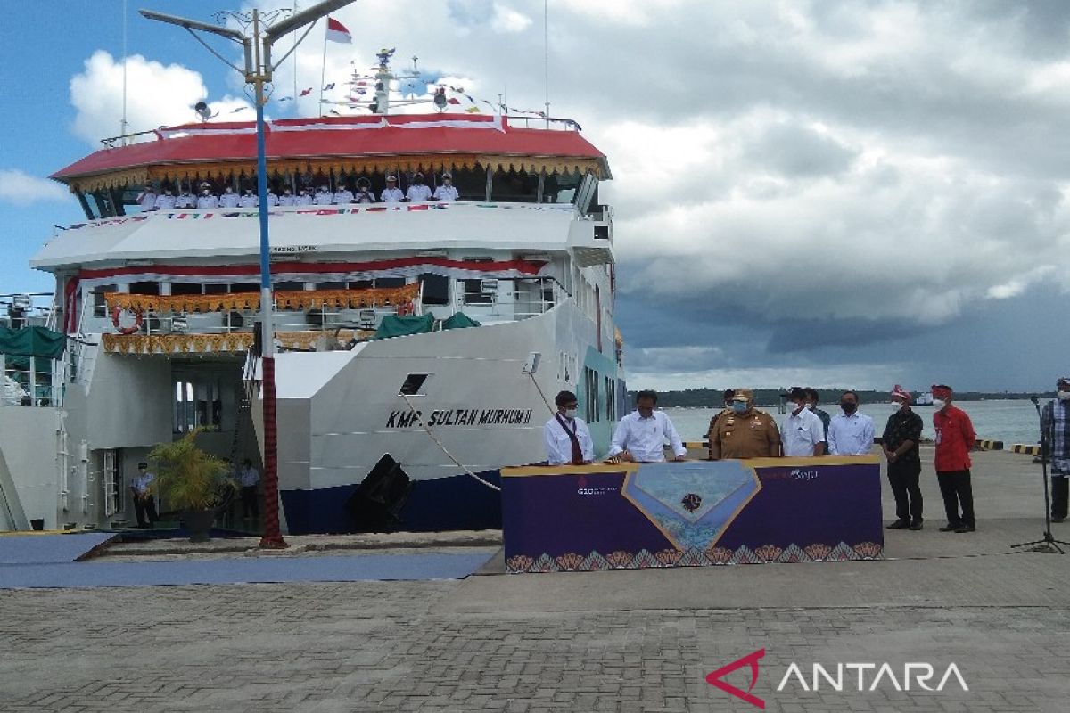 Jokowi meresmikan satu kapal dan tiga pelabuhan di Wakatobi