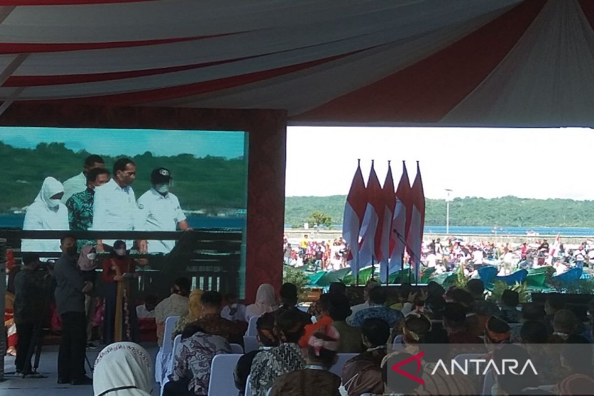 Presiden Joko Widodo sambangi ratusan nelayan di Wakatobi