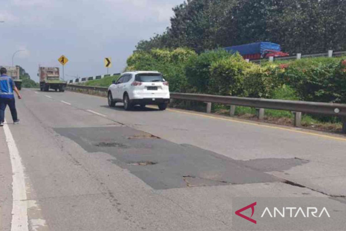 Jasa Marga kembali lanjutkan perbaikan jalan Ruas Tol Jakarta-Cikampek