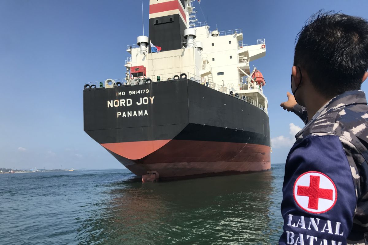 Hindari biaya dari Singapura, Kapal tanker langgar teritori Indonesia