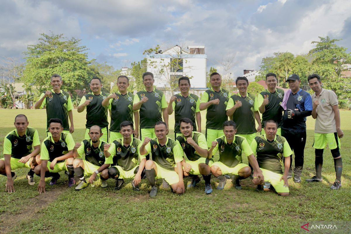 Bupati dan Forkopimda meriahkan turnamen sepak bola di Balangan