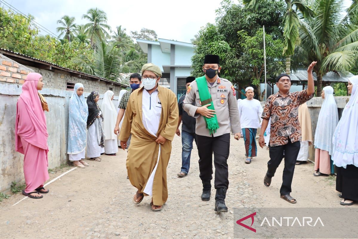 Sampaikan prinsip hidup, Kapolres Padang Sidempuan kunjungi Ponpes Darul Istiqomah